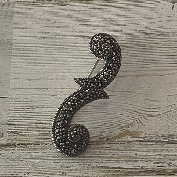 Vintage Judith Jack Sterling Silver Swirl Marcasite Brooch. - Picture 1 of 4